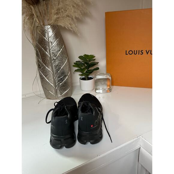 On Cloud Mens sz 10 - Picture 1 of 6